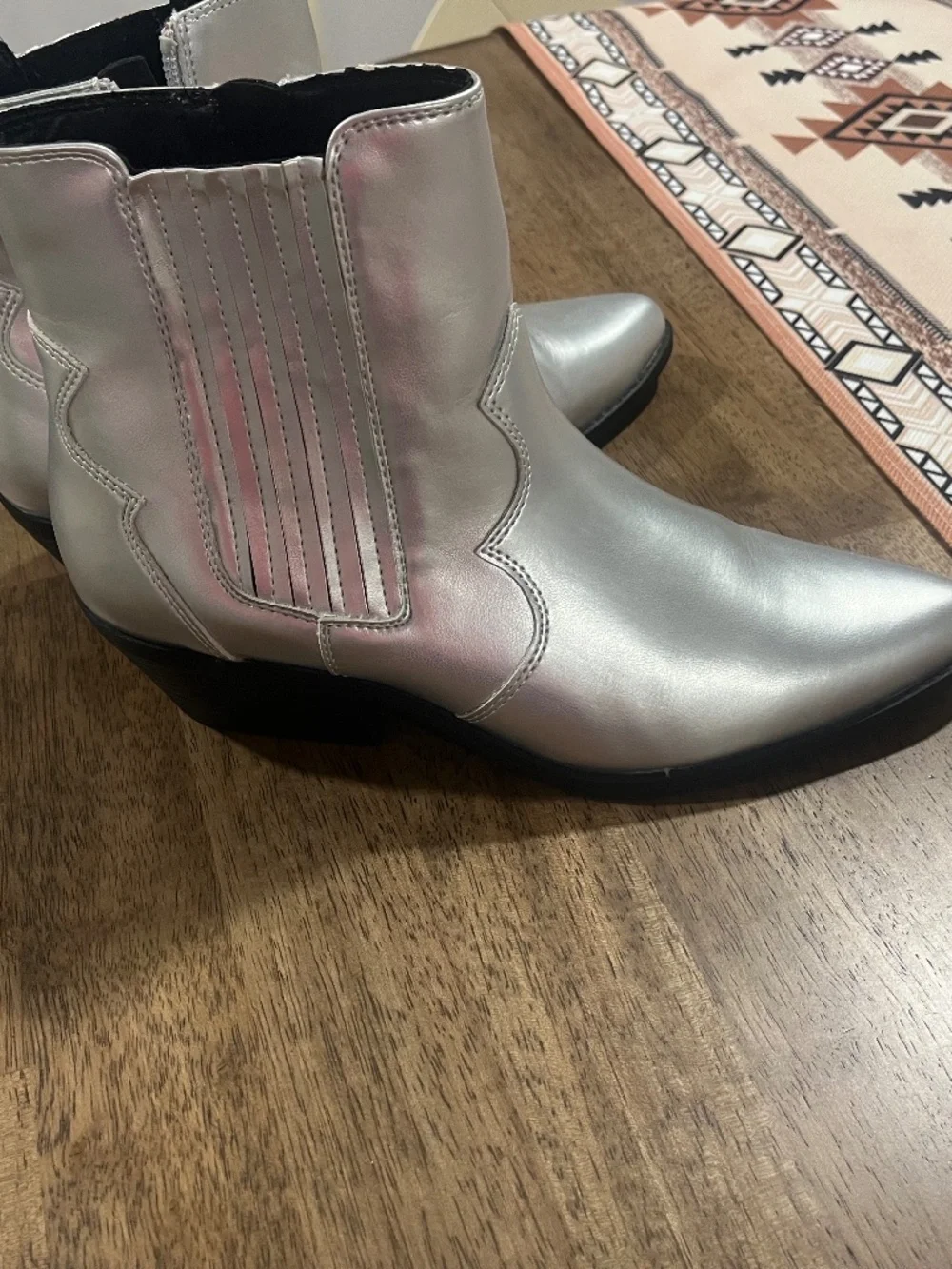 No Boundaries stylish silver
